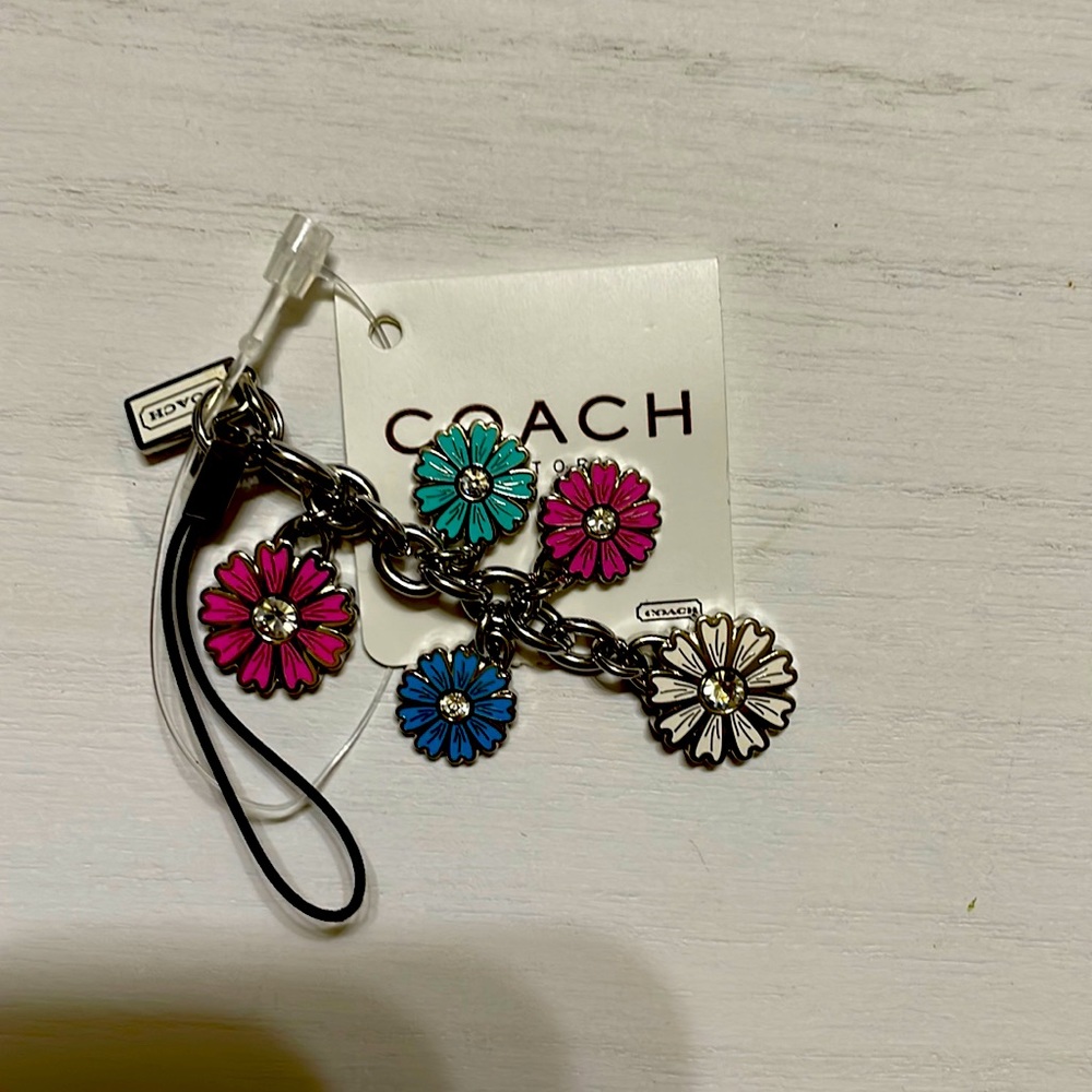 🆕️Coach- Daisy Charm Lanyard